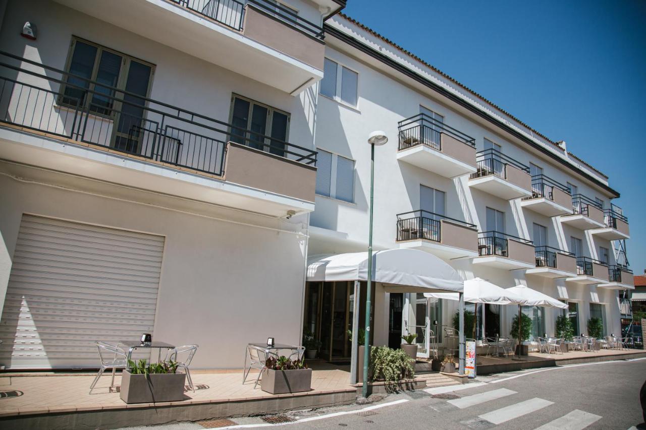 Hotel Laura คาวัลลิโน-เตรปอร์ติ ภายนอก รูปภาพ